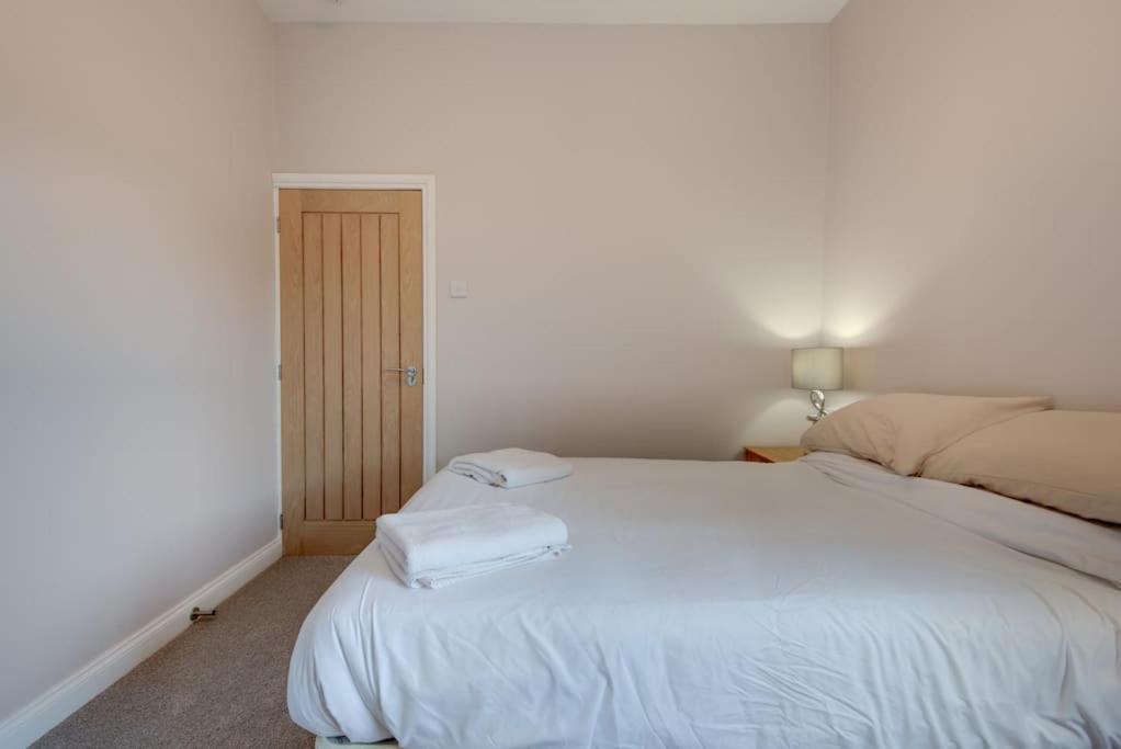 The Long Hall 2 Bed Ground Floor Annexed Apartment - Sleeps 6 Chesterfield Exterior foto